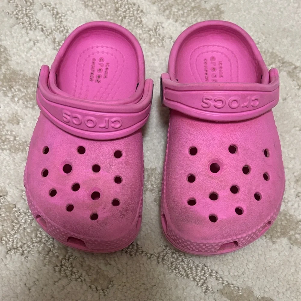 CROCS Kids Water Shoes in Bright Pink